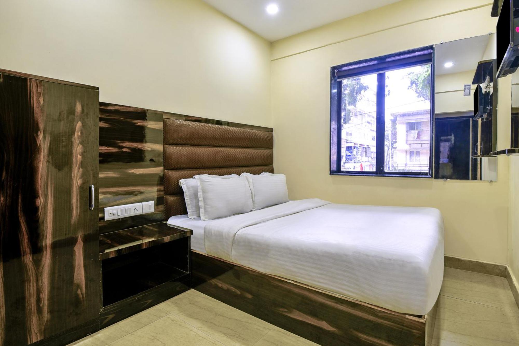 Hotel Deluxe Bombay Extérieur photo